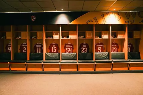 "كل شيء عالمي" .. جولة داخل غرفة الأهلي قبل مواجهة إنتر ميامي (صور)